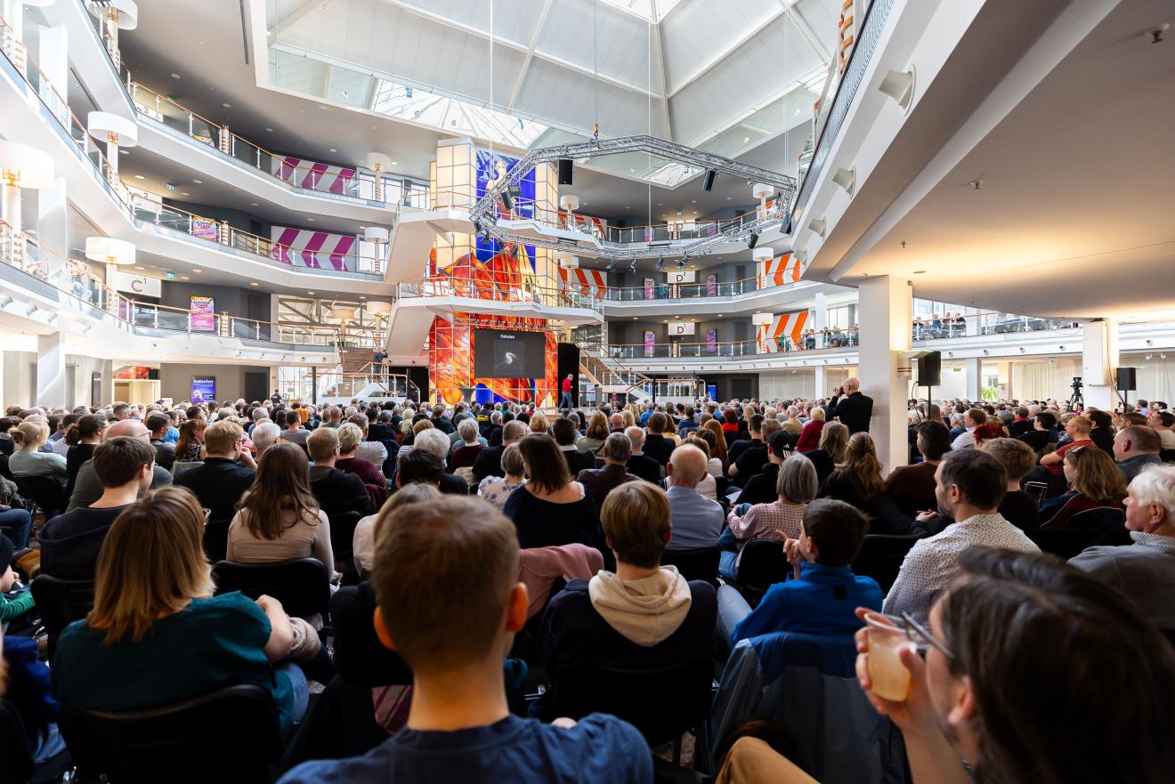 Prof. Dr. Harald Lesch live in Schkeuditz © globana & Planetarium Schkeuditz