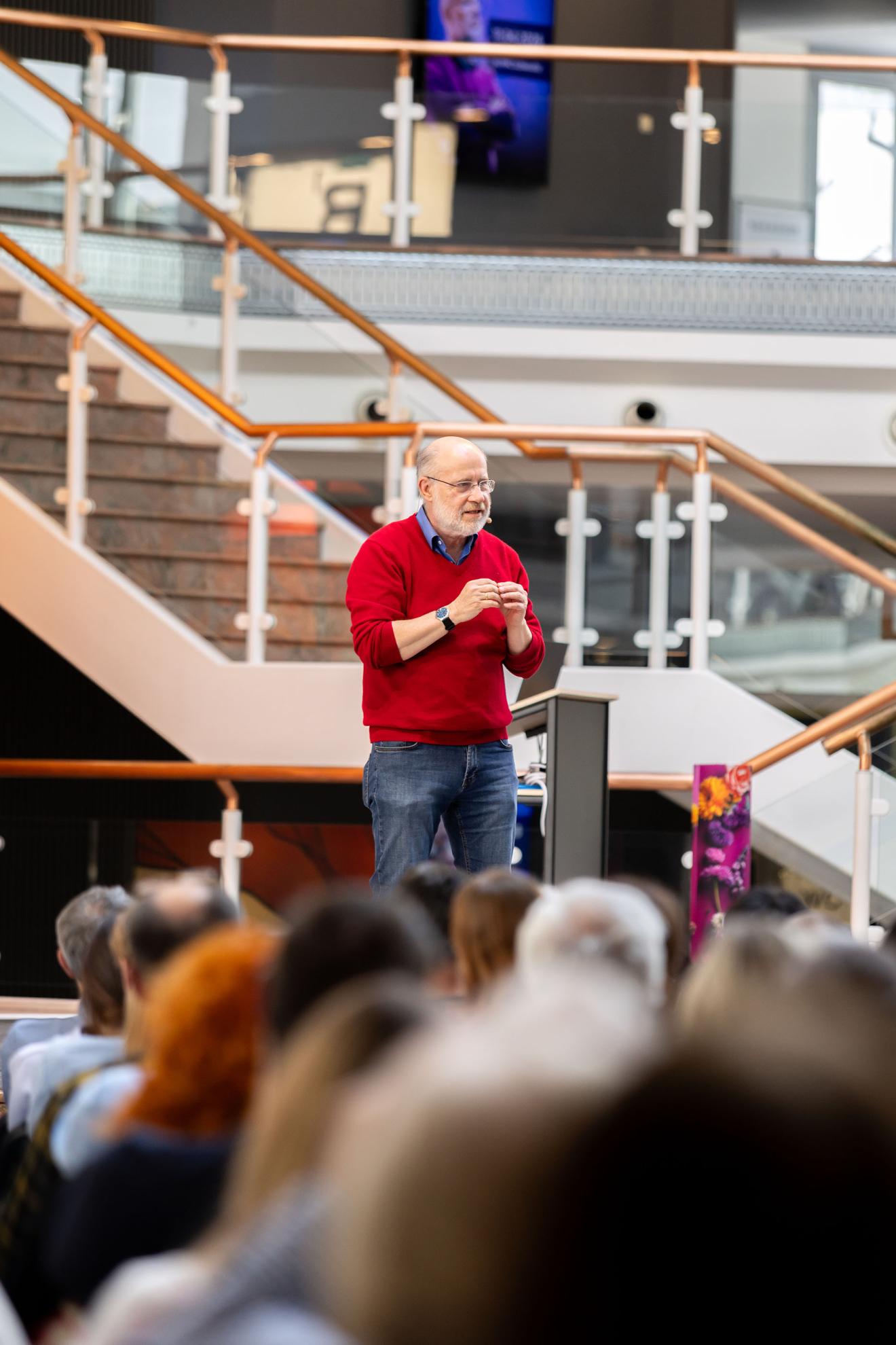 Prof. Dr. Harald Lesch live in Schkeuditz © globana & Planetarium Schkeuditz